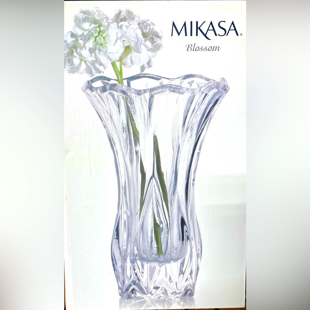 “New” Mikasa Blossom Crystal Vase
